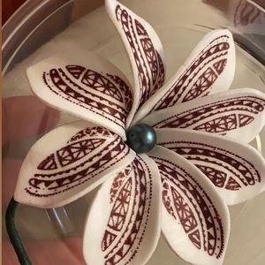 Flower hair accessory Tahitian pearl